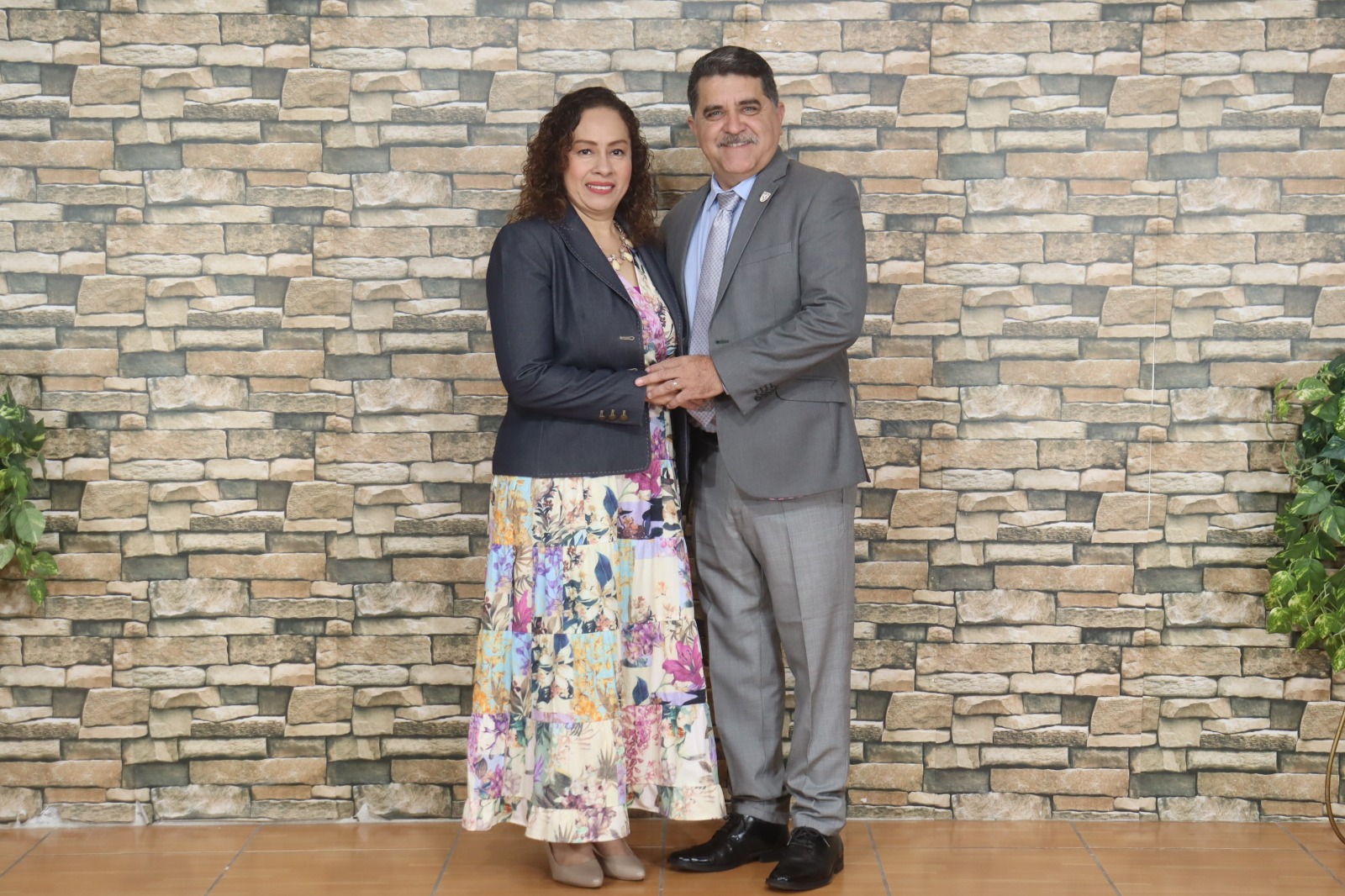 Juan Gabriel Borbolla y Rosenda Corsario